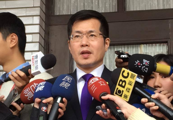 臺媒:民進(jìn)黨2018陷苦戰(zhàn) 能贏的不想選 想選的贏不了 臺媒:民進(jìn)黨2018陷苦戰(zhàn) 能贏的不想選 想選的贏不了