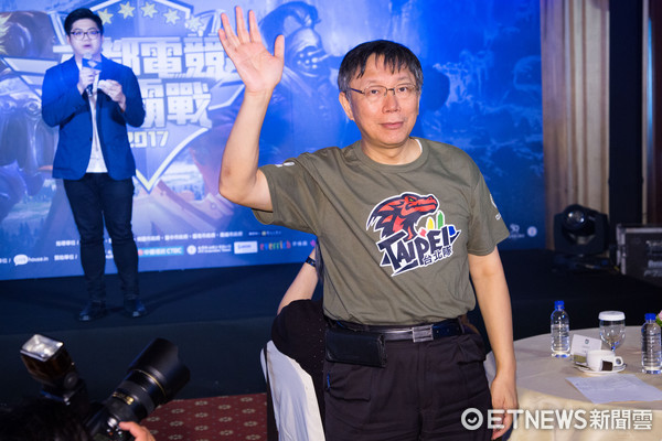 名嘴爆料臺北市長柯文哲養3000網軍“操作風向” 名嘴爆料臺北市長柯文哲養3000網軍“操作風向”