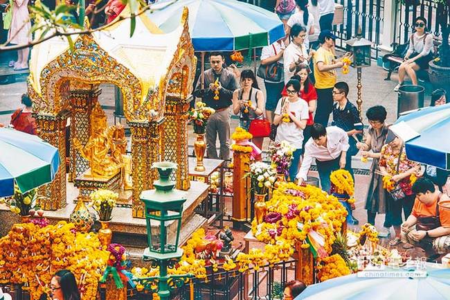 臺名嘴稱"新南向"有助泰國人赴臺賣淫 引泰國政府震怒 臺名嘴稱"新南向"有助泰國人赴臺賣淫 引泰國政府震怒