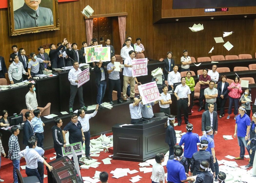 郝明義稱民進(jìn)黨強(qiáng)推"前瞻"是飲鴆止渴:他們會(huì)付出代價(jià) 郝明義稱民進(jìn)黨強(qiáng)推"前瞻"是飲鴆止渴:他們會(huì)付出代價(jià)