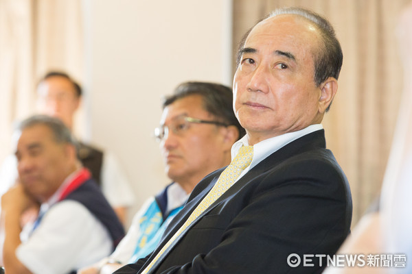 王金平回應(yīng)多年質(zhì)疑爆粗口:我怎么會是“藍(lán)皮綠骨"! 王金平回應(yīng)多年質(zhì)疑爆粗口:我怎么會是“藍(lán)皮綠骨"!