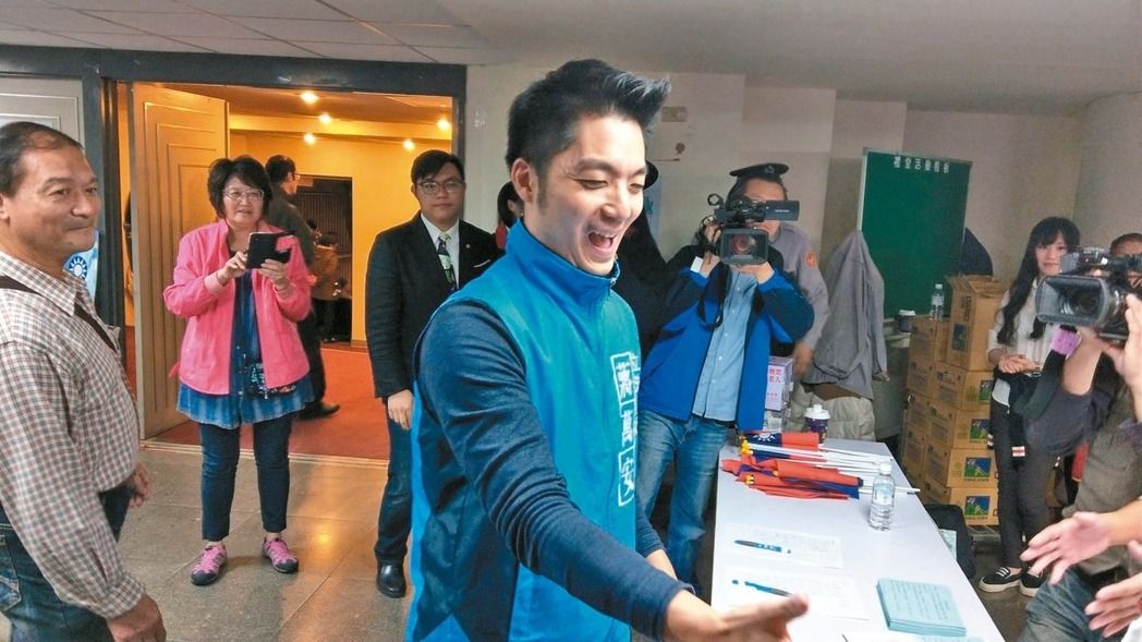 �Y�f�����Ӈ����h�h�c ���˚������DŮ־���}��