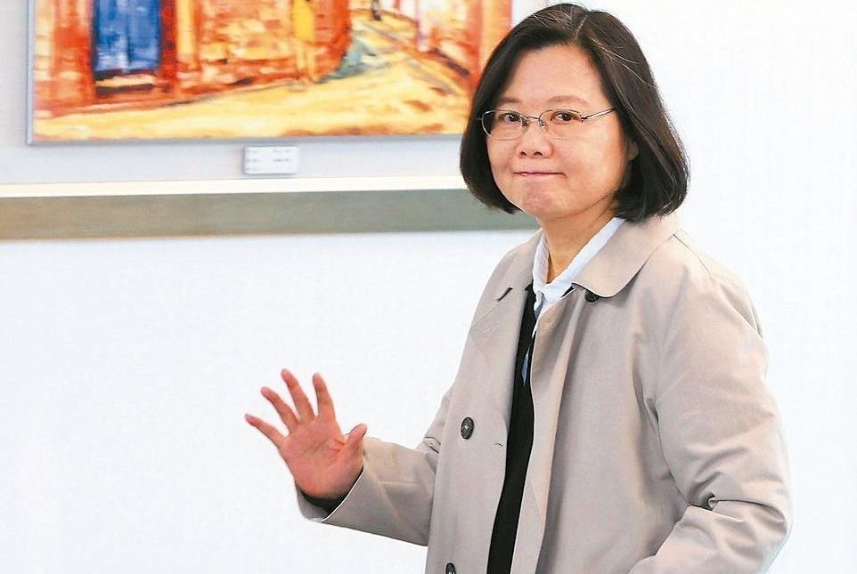 蔡英文滿意度較就職時(shí)腰斬僅剩26% 不滿意高達(dá)60% 蔡英文滿意度較就職時(shí)腰斬僅剩26% 不滿意高達(dá)60%