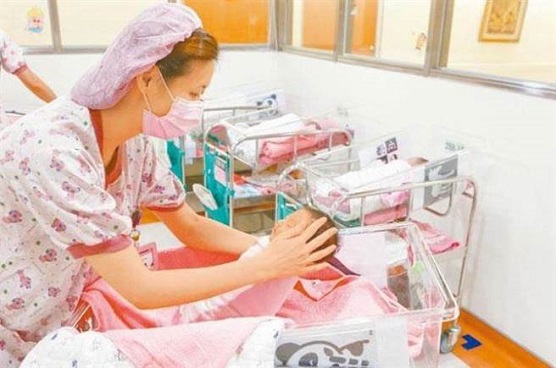 低薪致臺(tái)灣生育率慘居全球倒數(shù) 民進(jìn)黨的“干話”還能講多久 低薪致臺(tái)灣生育率慘居全球倒數(shù) 民進(jìn)黨的“干話”還能講多久