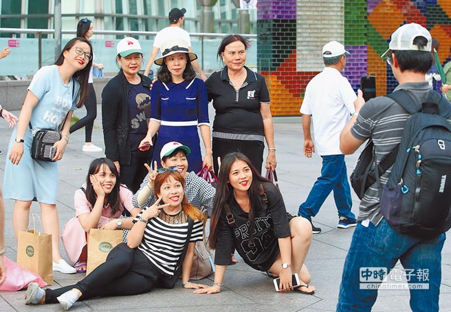 �S���ܴ���οͳ����λ�� �_���ΘI(y��)ֻ�ܿ�������ˮ