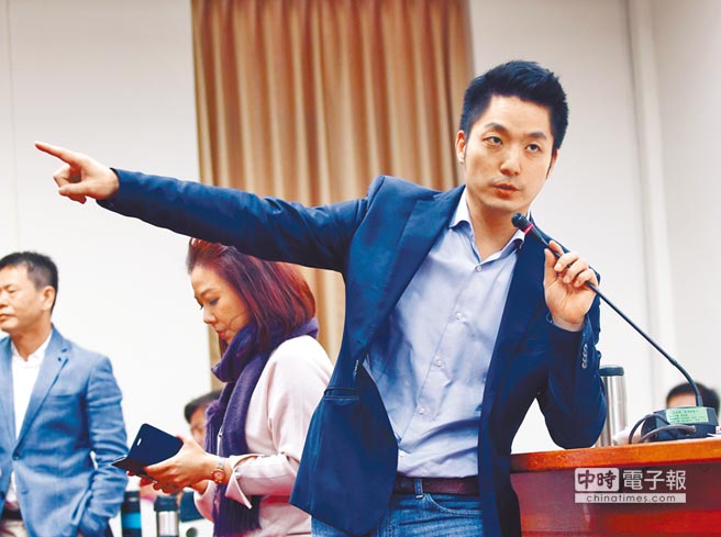 蔣萬安率國民黨力擋綠營強(qiáng)推“法案” 獲不分黨派狂贊 蔣萬安率國民黨力擋綠營強(qiáng)推“法案” 獲不分黨派狂贊