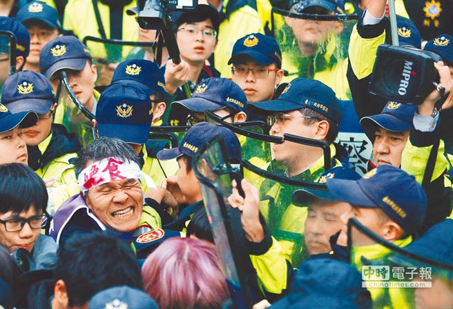 蔣萬安率國民黨力擋綠營強(qiáng)推“法案” 獲不分黨派狂贊 蔣萬安率國民黨力擋綠營強(qiáng)推“法案” 獲不分黨派狂贊