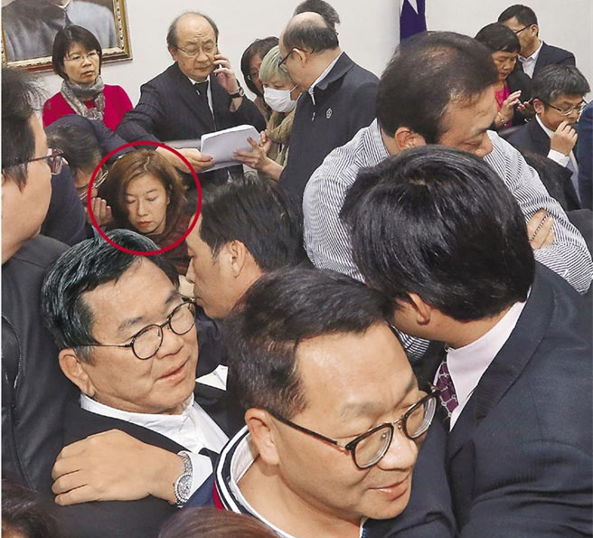 民進黨強勢通過勞基法草案 民進黨強勢通過勞基法草案