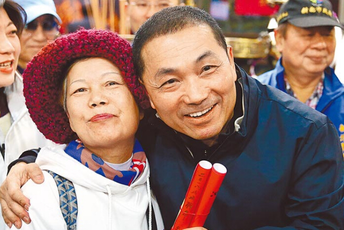 藍(lán)營新北最強(qiáng)人選侯友宜終表態(tài) 網(wǎng)友涌入支持綠營焦慮 藍(lán)營新北最強(qiáng)人選侯友宜終表態(tài) 網(wǎng)友涌入支持綠營焦慮