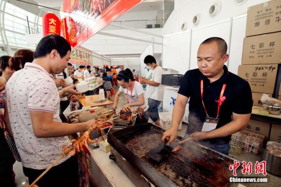 臺陸委會:兩岸經貿開放須循序漸進 未刻意設限(圖) 臺陸委會:兩岸經貿開放須循序漸進 未刻意設限(圖)