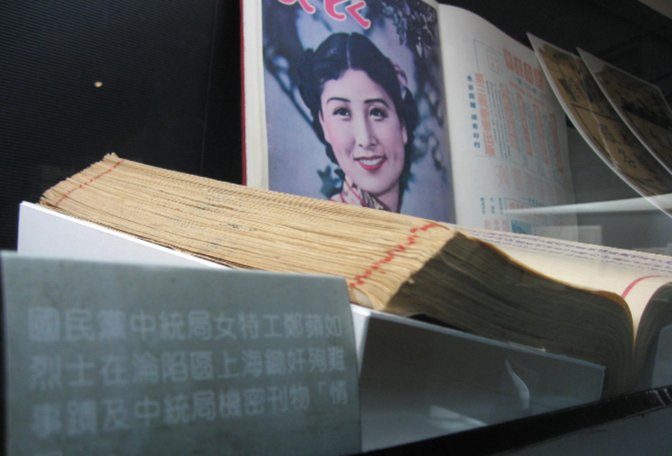 ɫ���е����O��