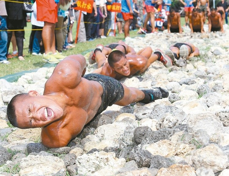 民進黨“立委”稱臺軍蛙人操太殘酷 官員妙語回嗆 民進黨“立委”稱臺軍蛙人操太殘酷 官員妙語回嗆