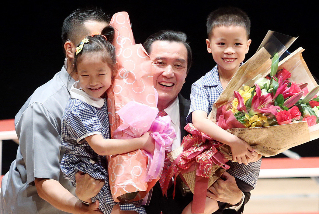 �RӢ�������ϯ�o����С�W(xu��)У�c�������S��f(xi��)���^�����������I����С�W(xu��)����