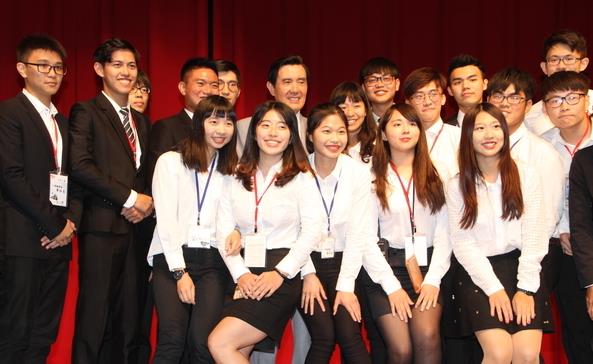 �RӢ�����v�Գ������@�N̫̫����߀��Ҫ����