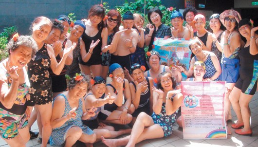 臺灣阿嬤集體穿比基尼走秀引陣陣尖叫(圖)