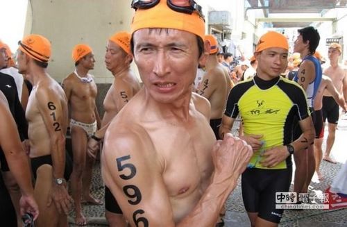 臺灣馬拉松賽沒封路選手被車撞倒頭顱出血(圖)