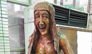 臺(tái)東女子木雕神似馬英九遭民眾調(diào)侃整蠱(圖)