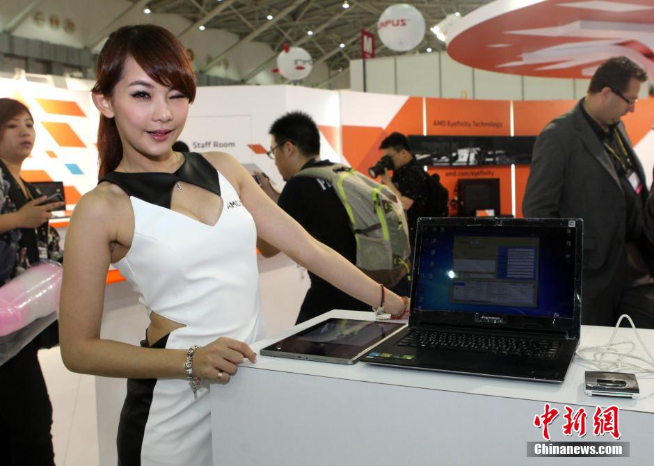 2014臺北國際電腦展開幕 眾多辣妹吸引眼球 2014臺北國際電腦展開幕 眾多辣妹吸引眼球