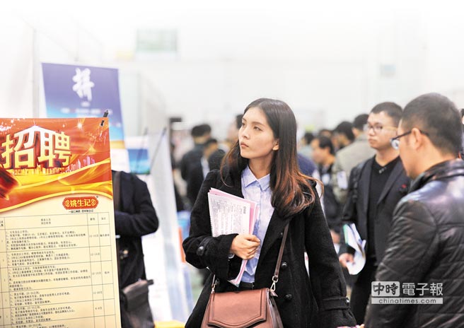 京滬去年月平均工資都已超過5000元人民幣。圖為3月12日浙江省舉行2014年春季人才交流大會(huì) 京滬去年月平均工資都已超過5000元人民幣。圖為3月12日浙江省舉行2014年春季人才交流大會(huì)