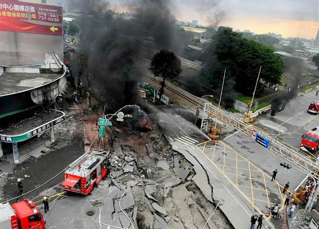 網友踢爆:高雄氣爆事件 爆炸前有征兆被敷衍了事 網友踢爆:高雄氣爆事件 爆炸前有征兆被敷衍了事