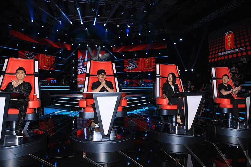 《中國好聲音》第一季現場畫面,從左至右的4位導師依次是庾澄慶、劉歡、那英、楊坤 《中國好聲音》第一季現場畫面,從左至右的4位導師依次是庾澄慶、劉歡、那英、楊坤