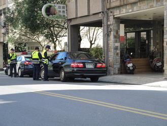 臺(tái)媒曝大陸女子飯店賣淫 臺(tái)官兵卷入買春疑云(圖) 臺(tái)媒曝大陸女子飯店賣淫 臺(tái)官兵卷入買春疑云(圖)