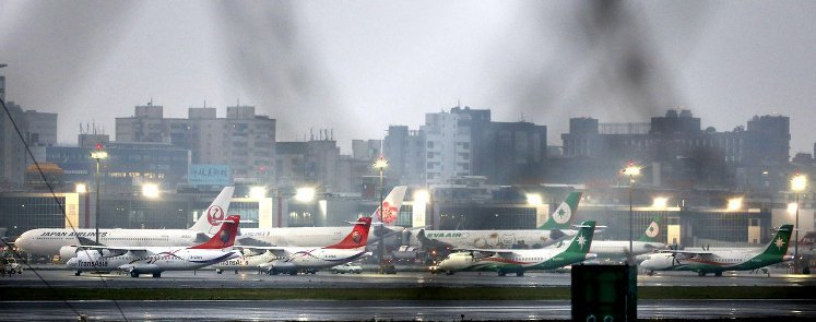 臺(tái)灣“民航局”:禁復(fù)興航空申請(qǐng)新航權(quán)一年 臺(tái)灣“民航局”:禁復(fù)興航空申請(qǐng)新航權(quán)一年