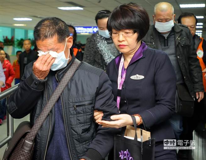 22名復航空難大陸旅客家屬抵臺(組圖) 22名復航空難大陸旅客家屬抵臺(組圖)
