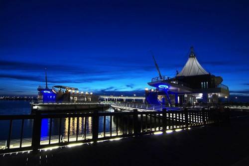 情人碼頭海天光影與建筑構(gòu)成的迷人景致,令人贊嘆 情人碼頭海天光影與建筑構(gòu)成的迷人景致,令人贊嘆