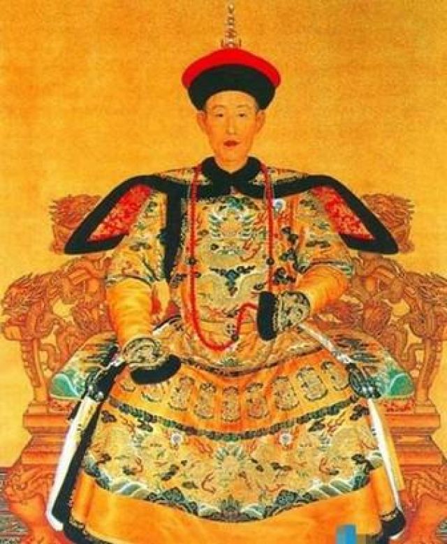 男子自稱是乾隆皇帝,持菜刀毆打妻子,被逮還嗆檢方 男子自稱是乾隆皇帝,持菜刀毆打妻子,被逮還嗆檢方