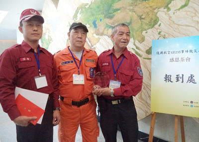 復興空難搜救者回憶稱尋獲最后一具遺體前突聞花香