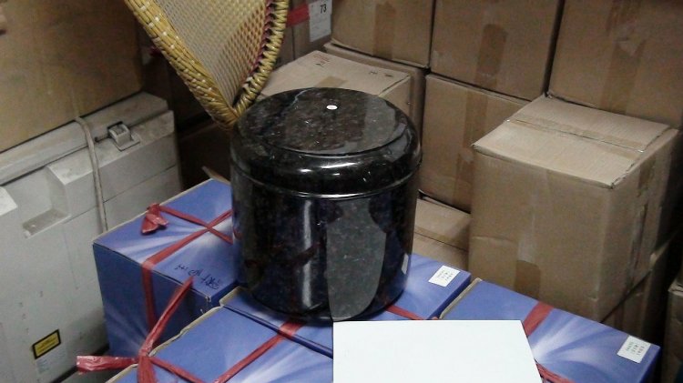 臺北3竊賊偷車竟偷到50個骨灰壇 急還回遭逮 臺北3竊賊偷車竟偷到50個骨灰壇 急還回遭逮