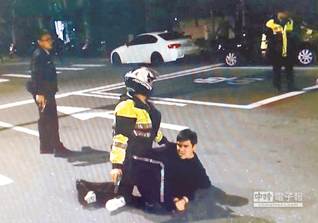 黑幫街頭械斗 警開7槍才壓制 黑幫街頭械斗 警開7槍才壓制