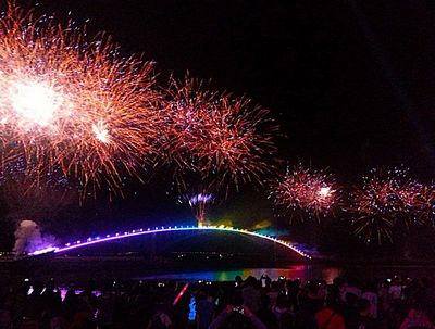 澎湖海上花火節開場絢麗煙火讓民眾驚呼連連(圖)