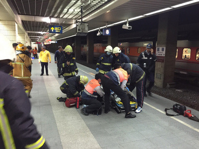 �_�F�f�Aվһ��Ů������܉��܇��ͣ��ǧ����Ӱ�