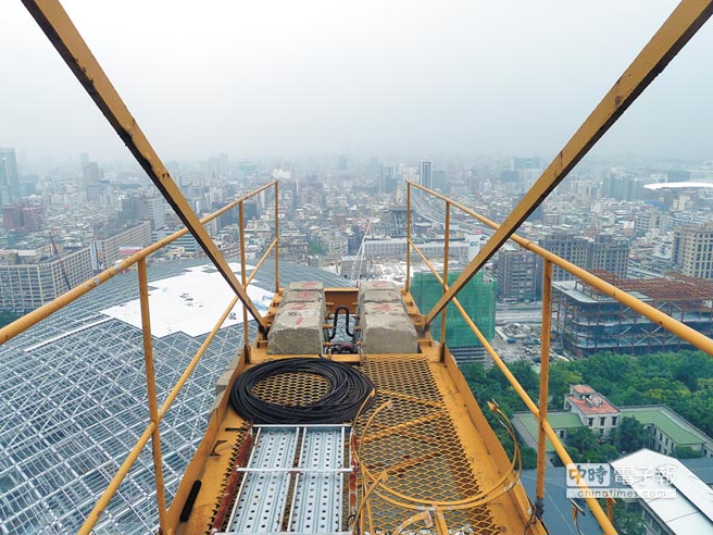 臺北大巨蛋工程防護措施輕忽 至少罰102萬(圖) 臺北大巨蛋工程防護措施輕忽 至少罰102萬(圖)