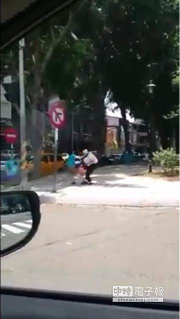 һ��ĸŮ��(d��ng)�ֱ��l(f��)֫�w�����_ͻ���^��ȫ���������ς��W(w��ng)�j(lu��)�����_ý���z���棩