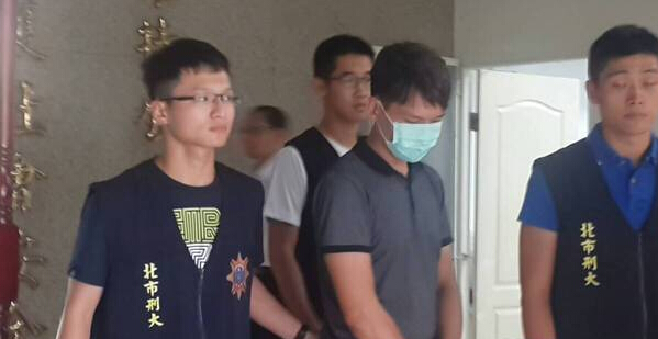 寸姓男子被警方逮捕 寸姓男子被警方逮捕