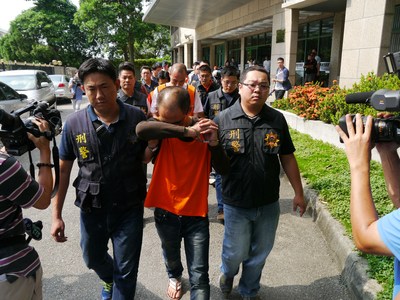 少年夸黑幫老大女友漂亮慘遭20多人圍毆(圖) 少年夸黑幫老大女友漂亮慘遭20多人圍毆(圖)