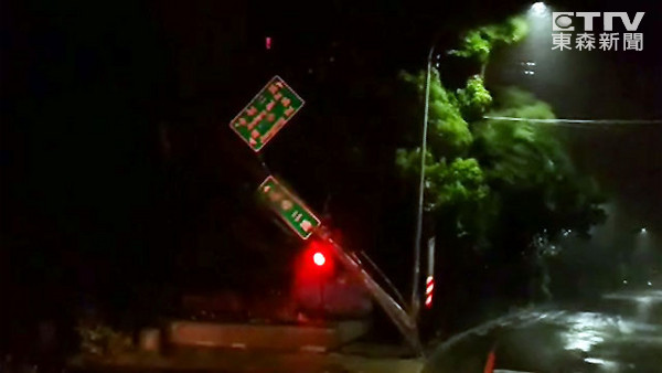 情侶臺風(fēng)夜為"誰出門取披薩"大吵 女友拿刀刺死男友 情侶臺風(fēng)夜為"誰出門取披薩"大吵 女友拿刀刺死男友