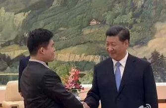 閱兵前,王炳忠受到習(xí)總書記接見 閱兵前,王炳忠受到習(xí)總書記接見