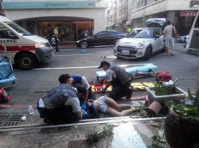 ����15�q��Ů�o���T܇��δ����ȫñ���������r�鲻ͣ�������x�_�r(sh��)ײ܇���ر����t(y��)���ȡ����_(t��i)ý�D��