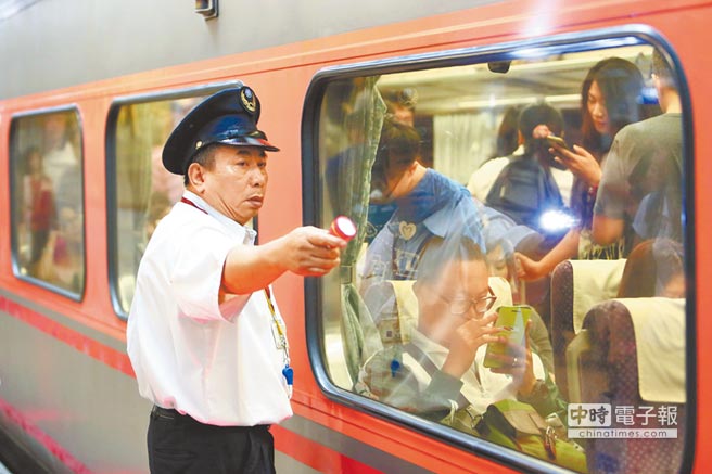 臺鐵班次大調整造福通勤族 區間車載客量增33%(圖) 臺鐵班次大調整造福通勤族 區間車載客量增33%(圖)