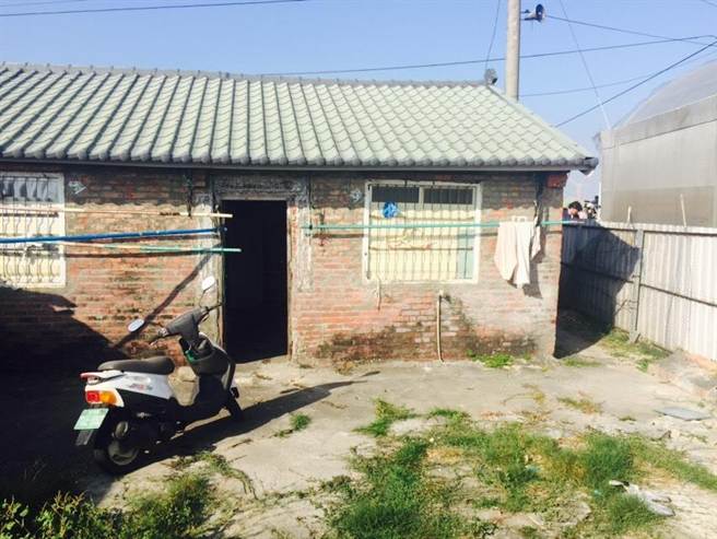 李姓母子陳尸家中2個月,才被臺電人員發現。(《中時電子報》 陳淑娥攝) 李姓母子陳尸家中2個月,才被臺電人員發現。(《中時電子報》 陳淑娥攝)