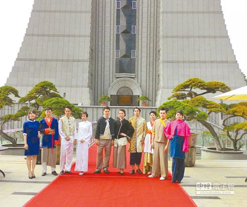 臺灣一公司辦時尚壽服走秀靈骨塔變伸展臺(圖)