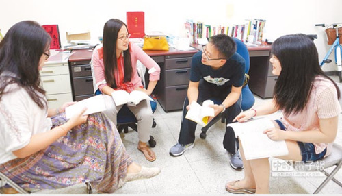 臺媒:大陸配偶婚前子女在臺求學困難含淚離臺