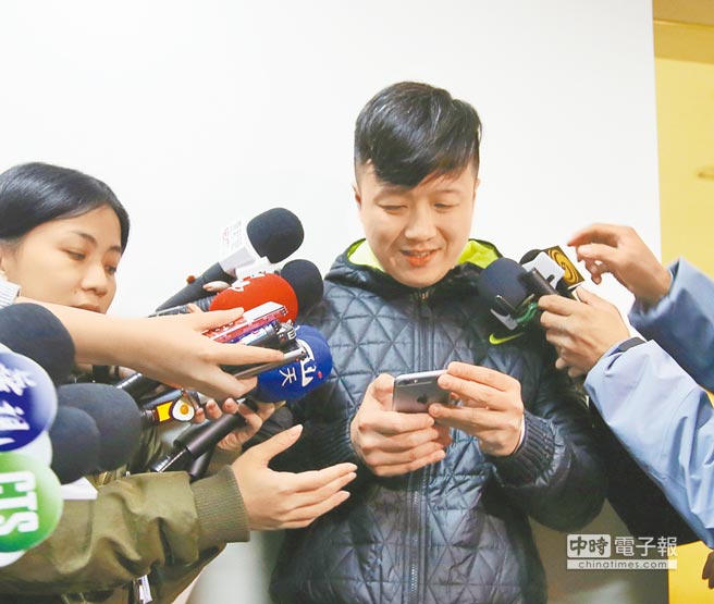 �����h�݅f(xi��)�ɆT����𩱻��͵���Ԑ�ӰƬ���D��