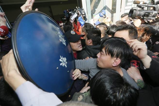 �_�����Ӛ���4�qŮͯ����ŭ ���͕r����׷��