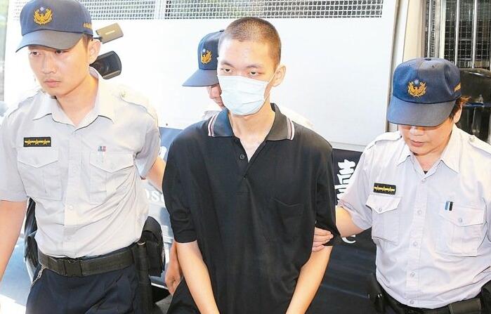 臺灣“最高法院”開庭生死辯論后今天宣判,合議庭依4條殺人罪、22條殺人未遂罪,判處鄭捷死刑、褫奪公權終身確定。 (圖片來源:臺灣《聯合報》) 臺灣“最高法院”開庭生死辯論后今天宣判,合議庭依4條殺人罪、22條殺人未遂罪,判處鄭捷死刑、褫奪公權終身確定。 (圖片來源:臺灣《聯合報》)