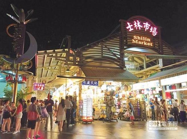觀光業(yè)寒流狂襲,陸客游臺必訪的士林夜市紛紛涌現(xiàn)撤店潮 觀光業(yè)寒流狂襲,陸客游臺必訪的士林夜市紛紛涌現(xiàn)撤店潮